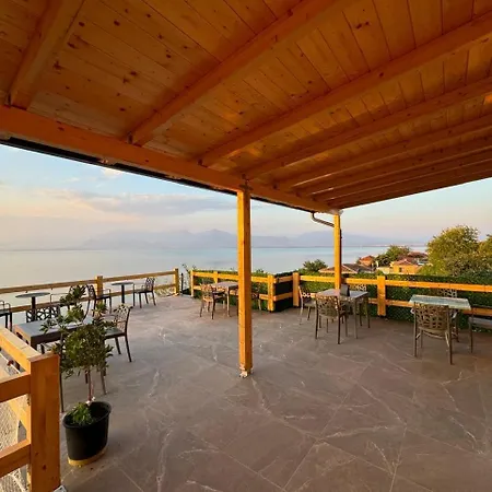 Bujtina E Qilimave 3* Zogaji