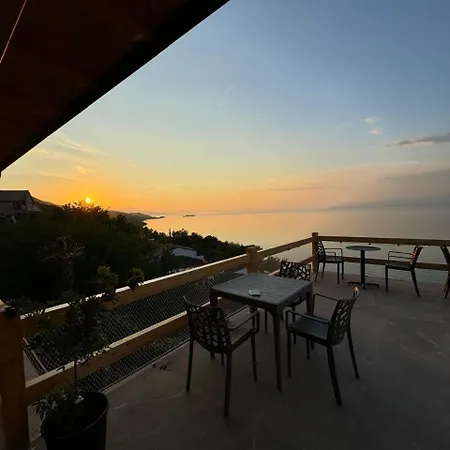 Bujtina E Qilimave 3* Zogaji