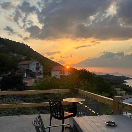 Bujtina E Qilimave 3* Zogaji