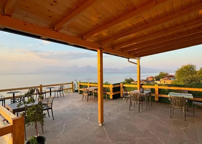 Bujtina E Qilimave 3* Zogaji